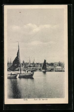 Ansichtskarte Urk, Aan de haven mit Segelbooten