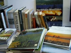 Sammlung von 32 Büchern und 35 Prospekten