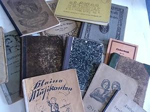 Sammlung von 13 Liederbüchern für die Schule