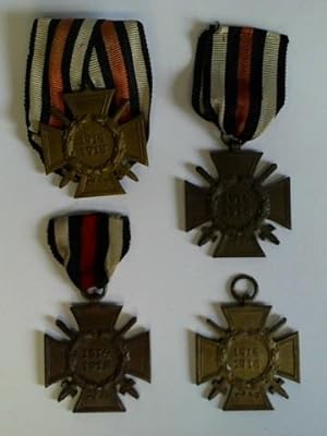 Ehrenkreuz für Kriegsteilnehmer mit Schwertern. 4 verschiedene Ausgaben