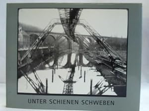 Bild des Verkufers fr Unter Schienen schweben. Photographien vom Bau der Schwebebahn in Wuppertal vor 100 Jahren zum Verkauf von Celler Versandantiquariat