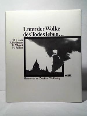 Immagine del venditore per Unter der Wolke des Todes leben . Hannover im Zweiten Weltkrieg venduto da Celler Versandantiquariat