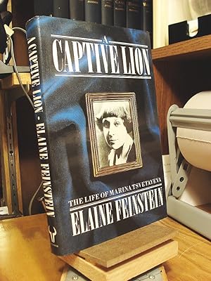 Bild des Verkufers fr A Captive Lion: The Life of Marina Tsvetayeva zum Verkauf von Henniker Book Farm and Gifts