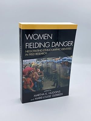 Immagine del venditore per Women Fielding Danger Negotiating Ethnographic Identities in Field Research venduto da True Oak Books