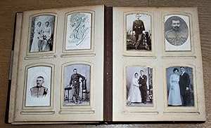 Fotoalbum / Foto-Album mit 35 Fotografien / Portraits um 1900. [Ullrich/Gablonz, Simon/Turnau, Gr...