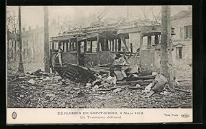 Carte postale Saint-Denis, Explosion 19161- un Tramway defonce