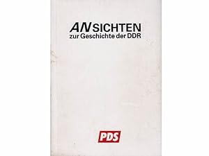 Bild des Verkufers fr Konvolut "PDS/Die LINKE". 7 Titel. 1.) Auerordentlicher Parteitag der SED/PDS Partei des Demokratischen Sozialismus 8./9. und 16./17. Dezember 1989, Materialien 1990 2.) PDS 2. Parteitag, 1. Tagung 26./27. Januar 1991 3.) Kein Sommerloch, Diskussionen-Strategien-Differenzen, PDS Berlin 4.) controves, Diskussionsangebot der PDS, Harry Nick: War der Absturz der ostdeutschen Wirtschaft unvermeidlich? Sind alternative Strategien noch mglich? 1993 5.) Ansichten zur Geschichte der DDR, hrsg. von Dietmar Keller, Hans Modrow und Herbert Wolf, Band III 6.) Dr. Mario Keler: Vielfalt sozialistischen Denkens, Ausgabe 6, Exilanten und Remigranten, Zwei Studien, Hrsg. "Helle Panke" zur Frderung von Politik, Bildung und Kultur Berlin 7.) Man muss so radikal sein wie die Wirklichkeit (Bertolt Brecht), LINKS, Thesen 1997/98 zur Wissenschaftspolitik, hrsg. von der Liste LINKS an der Universitt Hamburg zum Verkauf von Agrotinas VersandHandel