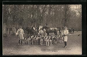 Carte postale Dreux, Une Chasse a Courre dans la Foret, La Meute, Jagdhunde avec chevauxn