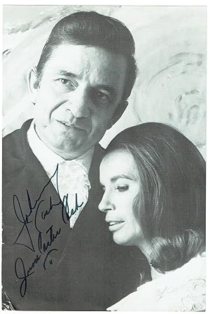 Bild des Verkufers fr Druckbild mit den eigenh. Unterschrift von Johnny Cash und seiner Frau June Carter Cash. zum Verkauf von Kotte Autographs GmbH