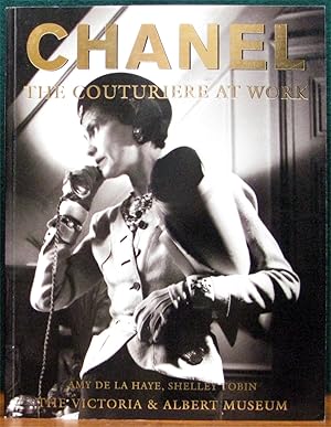 Imagen del vendedor de CHANEL: THE COUTURIERE AT WORK. a la venta por The Antique Bookshop & Curios (ANZAAB)