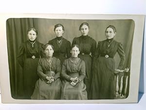Unbekannte Frauengruppe. Alte Ansichtskarte / Postkarte s/w, ungel. ca 1910, wohl Pierling ? / St...