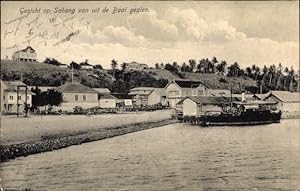 Ansichtskarte / Postkarte Sabang Indonesien, Van uit de Baai gezien, Blick auf den Ort vom Wasser...