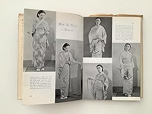 Imagen del vendedor de Kimono. a la venta por Michael Steinbach Rare Books