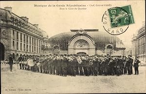 Ansichtskarte / Postkarte Musique de la Garde Republicaine, Dans la Cour du Quartier