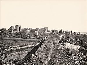 Seller image for Forteresse de Yedikule. Photographie von Berggren um 1900. Im Foto (unterer Rand) bezeichnet. Wohl spterer Abzug vom Original-Negativ Nr. 98 aus dem Bestand des Deutschen Archologischen Instituts Istanbul (verso gestempelt). for sale by Antiquariat Dennis R. Plummer