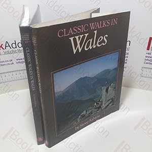 Seller image for Classic Walks in Wales for sale by BookAddiction (ibooknet member)