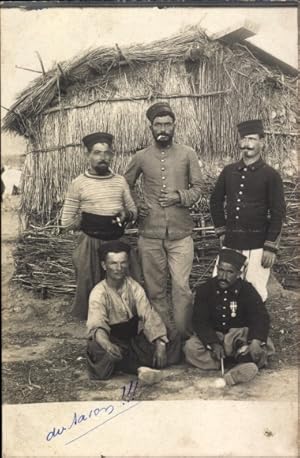 Foto Ansichtskarte / Postkarte Marokko, Französische Soldaten in Uniformen, Zuaven