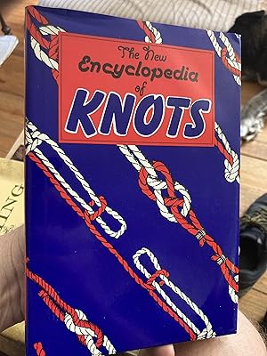 Image du vendeur pour The New Encyclopedia of Knots mis en vente par A.C. Daniel's Collectable Books