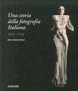 Immagine del venditore per Una storia della fotografia italiana nelle collezioni Alinari 1841-1941. venduto da FIRENZELIBRI SRL