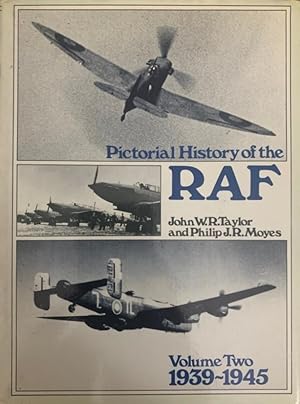 Imagen del vendedor de Pictorial History of the Royal Air Force Volume Two 1939-1945 a la venta por Libreria della Spada online