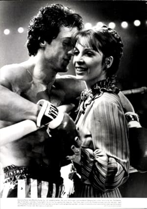 Bild des Verkufers fr Foto Schauspieler Sylvester Stallone und Talia Shire, Das Auge des Tigers (Rocky III) zum Verkauf von akpool GmbH