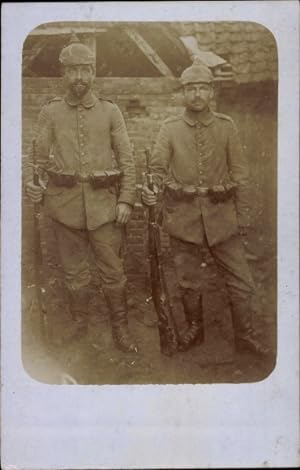 Foto Ansichtskarte / Postkarte Deutsche Soldaten in Uniformen, Gewehr, I. WK