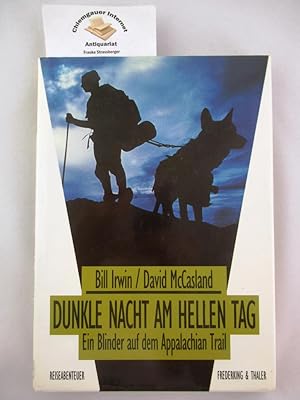 Image du vendeur pour Dunkle Nacht am hellen Tag : Ein Blinder auf dem Appalachian Trail. Bilder von David McCasland ; Aus dem Amerikanischen von Angela Djuren mis en vente par Chiemgauer Internet Antiquariat GbR