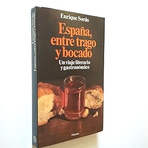 Image du vendeur pour Espaa, entre trago y bocado. Un viaje literario y gastronmico mis en vente par MAUTALOS LIBRERA