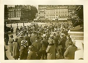 "ARRIVÉE à Paris de 300 ALSACIENS résidant à Bâle (Suisse) 1931" Photo de presse originale G. DEV...