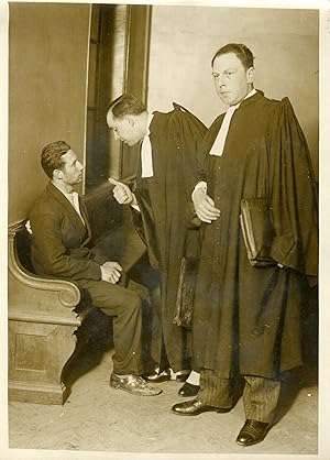 "Emile VASSAUX et ses avocats Me Jean-Henri LEMAÎTRE et Me R.G. WEILL 1932" Photo de presse origi...