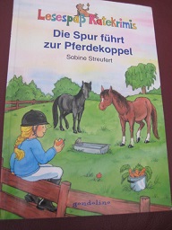 Bild des Verkufers fr Die Spur fhrt zur Pferdekoppel Lesespa Ratekrimi mit Illustrationen von Petra Theissen fr Kinder ab 6 Jahren zum Verkauf von Alte Bcherwelt