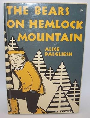 Bild des Verkufers fr The Bears on Hemlock Mountain zum Verkauf von Easy Chair Books