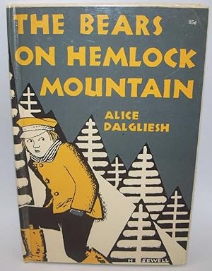 Imagen del vendedor de The Bears on Hemlock Mountain a la venta por Easy Chair Books