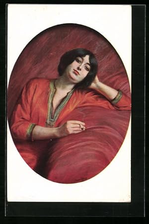 Künstler-Ansichtskarte Rauchende junge Frau auf rotes Bett gestützt