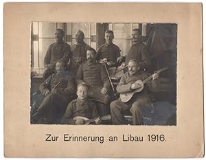 Seller image for Fotografie unbekannter Fotograf, Ansicht Libau, Soldaten in Feldgrau mit Instrumenten, Zither, Madoline, Trommel, 1916 for sale by Bartko-Reher