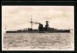 Postcard Britisches Kriegsschiff HMS Malaya heizt die Kessel an