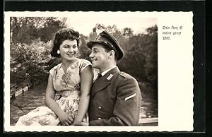 Bild des Verkufers fr Ansichtskarte Dein Herz ist meine ganze Welt - Bundeswehrsoldat mit junger Frau im Arm zum Verkauf von Bartko-Reher