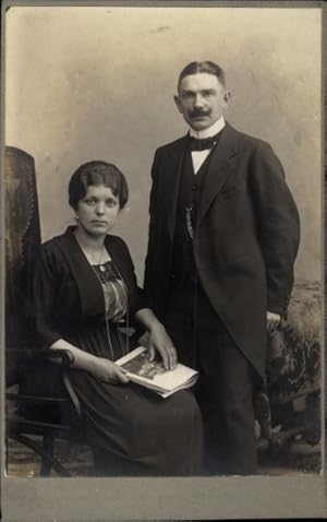 Bild des Verkufers fr Foto Portrait Mann und Frau, Lydia, Bierzgelmhle Kreis Thorn 1920 zum Verkauf von akpool GmbH