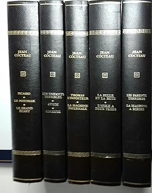 Image du vendeur pour Oeuvres en 5 volumes : I : Discours prononc  Milly-la-Fort par M. Andr Chamson pour les obsques de Jean Cocteau. Les parents terribles suivi de la machine  crire. Illustrations de Grard Economos. Un dessin de Jean Cocteau et un fac-simil. II : La belle et la bte suivi de l'aigle  deux ttes. Illustrations d'Edouard Dermit. III : Thomas l'imposteur suivi de la machine infernale. Illustrations de Leila Mikaeloff et de Dino Cavallari. IV: Les enfants terribles -Opium - Colette. Dessins de Jean Cocteau. V : Picasso suivi du Potomak et de Le grand cart. Illustration originale de Picasso, et pour Le Potomak illustrations originales de Jean Cocteau. Pour le grand cart illustrations originales de Leila Mikaeloff. 1973-1975. mis en vente par Librairie Et Ctera (et caetera) - Sophie Rosire