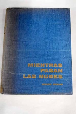 Image du vendeur pour Mientras pasan las nubes mis en vente par Alcan Libros