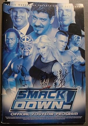 2004 WWE 2-Sided RAW/SMACK DOWN Wrestling Official Souvenir Program - 12 Autographes from Profess...