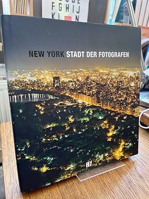 Bild des Verkufers fr New York - Stadt der Fotografen. Herausgegeben von Marla Hamburg Kennedy. Assistenz Helena Fang. Vorwort von Elisabeth Sussman. Einfhrung von Steve Hamburg. zum Verkauf von Altstadt-Antiquariat Nowicki-Hecht UG