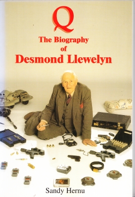 Image du vendeur pour Q: The Biography Of Desmond Llewelyn (signed by actor & author) mis en vente par COLD TONNAGE BOOKS