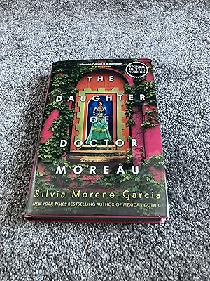 Image du vendeur pour THE DAUGHTER OF DOCTOR MOREAU: EXCLUSIVE SIGNED UK FIRST EDITION HARDCOVER (GREEN EDGES) & PROMO POST CARD mis en vente par Books for Collectors