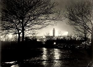 Bild des Verkufers fr Ansichtskarte / Postkarte Leipzig in Sachsen, Blick zum Stadion der Hunderttausend, Beleuchtung zum Verkauf von akpool GmbH