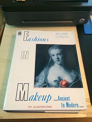 Immagine del venditore per Fashions in Makeup: From Ancient to Modern Times venduto da Dreadnought Books