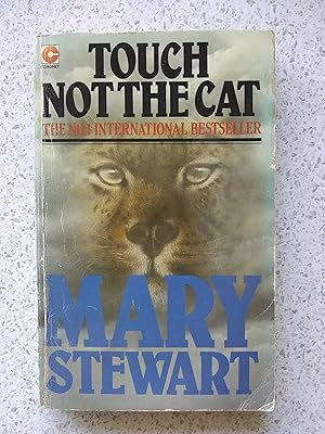 Image du vendeur pour Touch Not The Cat mis en vente par Shelley's Books
