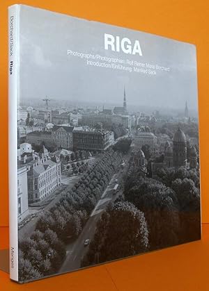 Seller image for Riga. Photographs/Photographien Rolf Reiner Maria Borchard. Introd./Einfg. Manfred Sack. Transl. into Engl. Michael Robinson. for sale by Antiquariat an der Linie 3