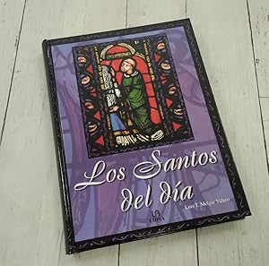 Imagen del vendedor de Los santos del da a la venta por Librera Dilogo