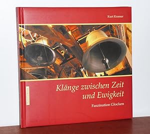 Bild des Verkufers fr Klnge zwischen Zeit und Ewigkeit. Faszination Glocken. + 1 CD. zum Verkauf von Antiquariat Ballmert